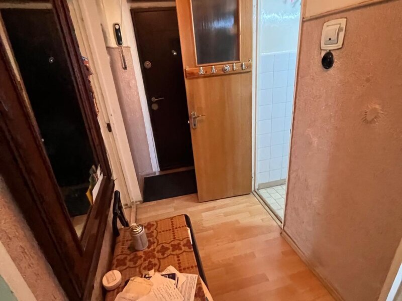 Titan, 5 minute metrou Costin Georgian, Piata Minis